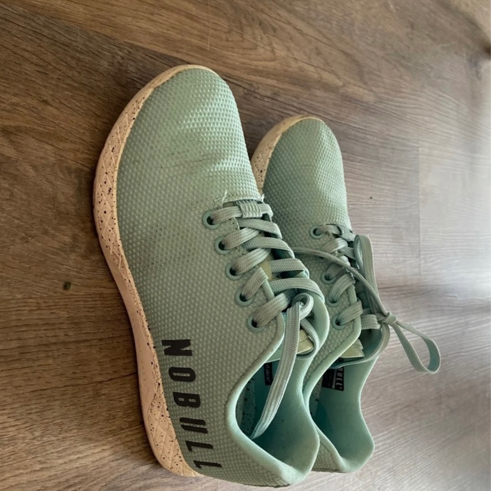 NO BULL athletic shoes, women’s size 6.5